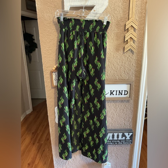 Peace Love Cake Black Cactus Skirt with Shorts Underneath Size Small - Picture 1 of 3